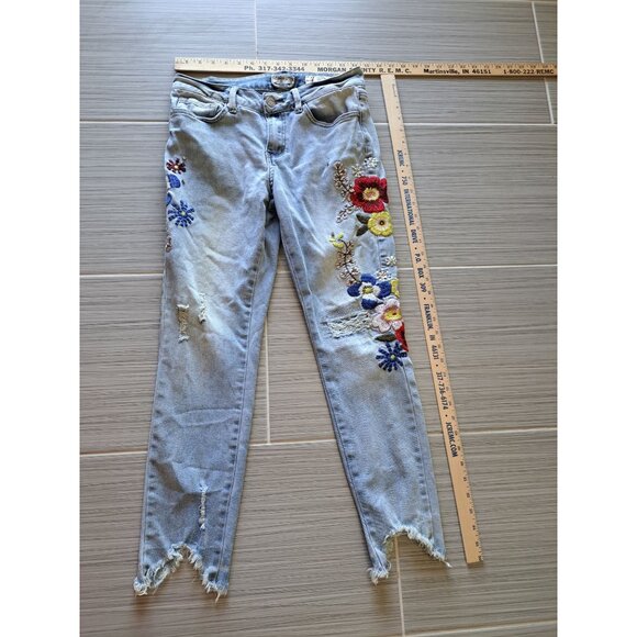 Indigo Rein Womens Embroidered Floral Ankle Jeans Blue Denim Size 7 - Picture 9 of 10